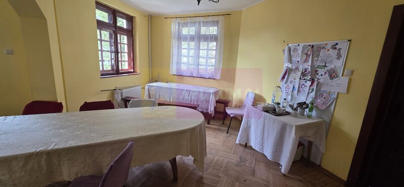 Vila de vanzare  cu 13 camere in Busteni (camin pentru seniori)