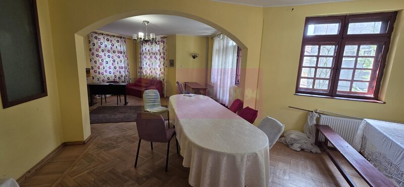 Vila de vanzare  cu 13 camere in Busteni (camin pentru seniori)
