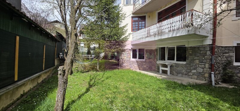 Vila de vanzare  cu 13 camere in Busteni (camin pentru seniori)