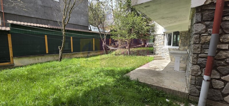 Vila de vanzare  cu 13 camere in Busteni (camin pentru seniori)